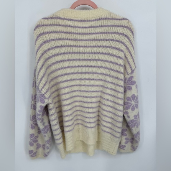 Altar'd State Women's Cream and Purple Floral Sweater Size Large - Picture 2 of 5